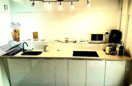 Ayguesvives Apartment | Charming brickyard cottage near a lock