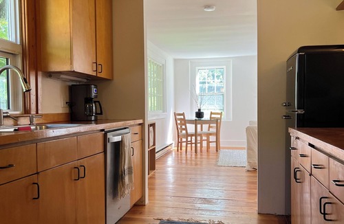 Richmond Other | Charming & Bright Berkshires Field House