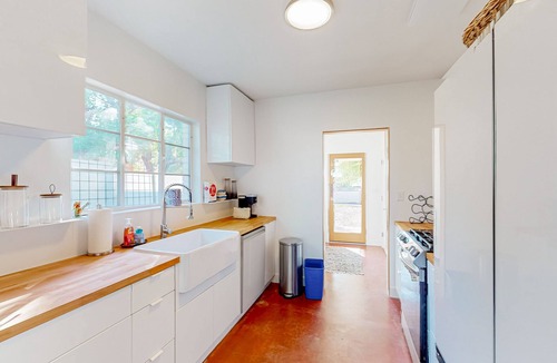 Sam Hughes House | Charming & bright bungalow w/patio, yard, close to downtown shops, dogs ok