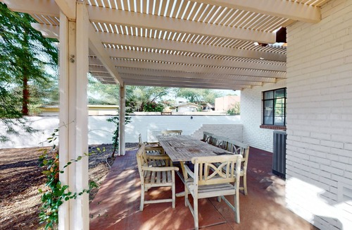 Sam Hughes House | Charming & bright bungalow w/patio, yard, close to downtown shops, dogs ok