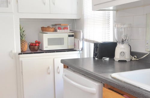 Milford House | Charming Bright Cottage on Silver Sands Beach