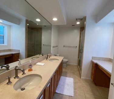 Sherman Oaks House | Charming Bright Traditional Home in Sherman Oaks