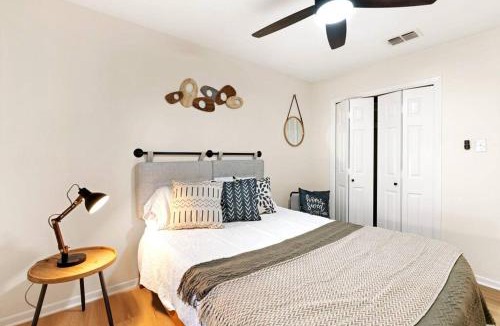 Round Rock House | Charming & Bright W Lounging Pool and Hot Tub