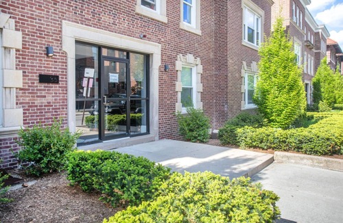 Cleveland Circle Apartment | Charming Brighton 2BR w W/D, by Restaurants & Shops by Blueground