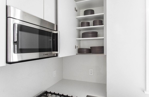 Brighton Apartment | Charming Brighton 2BR w W/D, by Restaurants & Shops by Blueground