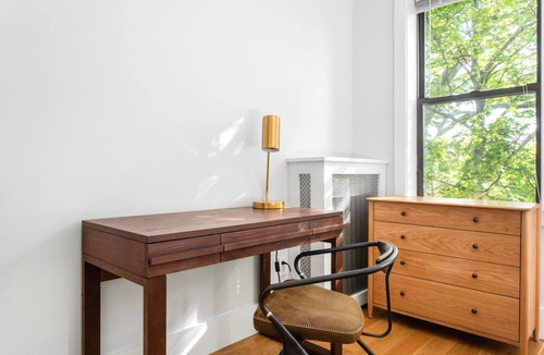 Brighton Apartment | Charming Brighton 2BR w W/D, by Restaurants & Shops by Blueground