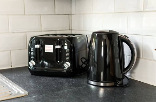 Brixton Hill Apartment | Charming Brixton Flat with Patio and Modern Comforts