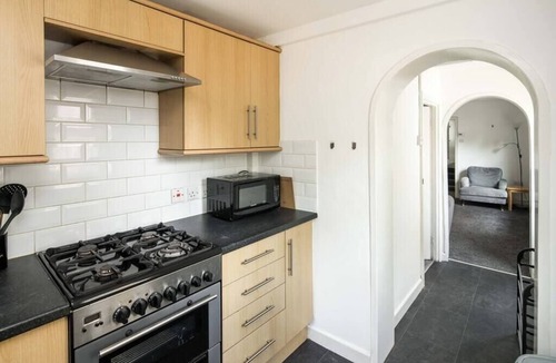 Brixton Hill Apartment | Charming Brixton Flat with Patio and Modern Comforts