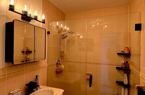 North Andrews Gardens House | Charming bungalow in serene Fort Lauderdale with private entrance and parking