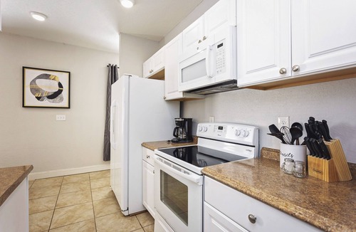 South Seminole Heights House | Charming Bungalow 8 minutes to Ybor City and 12 minutes to Tampa Airport