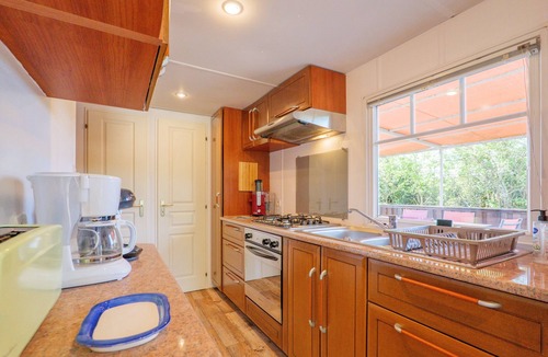 Saint-Remeze House | Charming Bungalow with Private Pool, Wi-Fi, and Air Conditioning