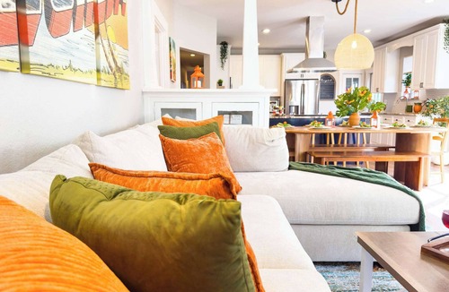 South Seminole Heights House | Charming Bungalow | HotTub, Cowboy Pool & Fire Pit