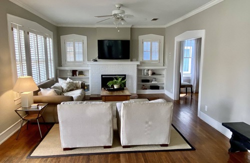 Fort Worth Cultural District House | Charming bungalow in the Cultural District,walk to Will Rogers and Dickies Arena