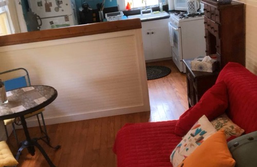 Round Rock Original Plat House | Charming bungalow near downtown Round Rock! High speed Wi-Fi!