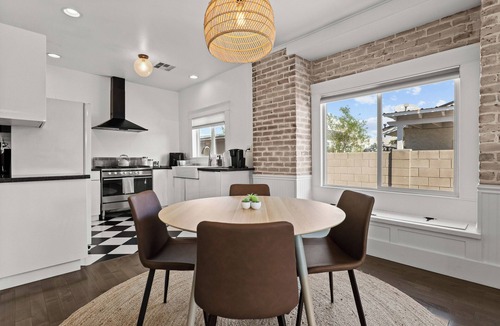 Coronado House | Charming Bungalow Near It All