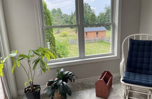 Markdale House | Charming bungalow on 4.5acres, trails, lakes and more near Markdale