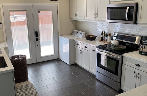 Modesto House | Charming Bungalow on Magnolia Avenue