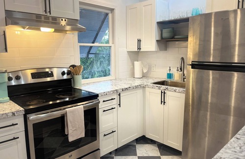 Southside House | Charming bungalow with AC and WiFi in fantastic San Antonio