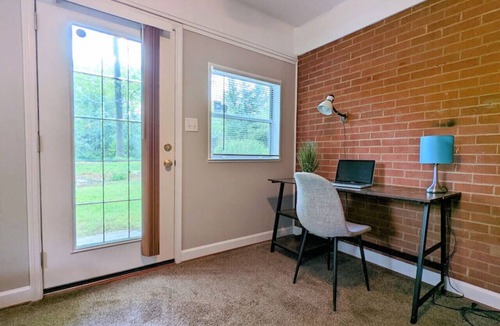 Sheffield Park House | Charming bungalow with dedicated office & garden with string lights