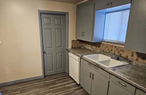 Everett House | Charming bungalow with AC and WiFi in delightful Everett