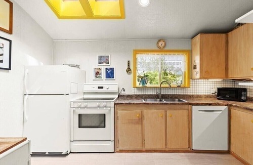 Rockport House | Charming bungalow with pool! Walk to Front Beach and shops! Booking Spring 2026