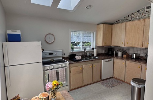 Rockport House | Charming bungalow with pool! Walk to Front Beach and shops! Booking Spring 2026