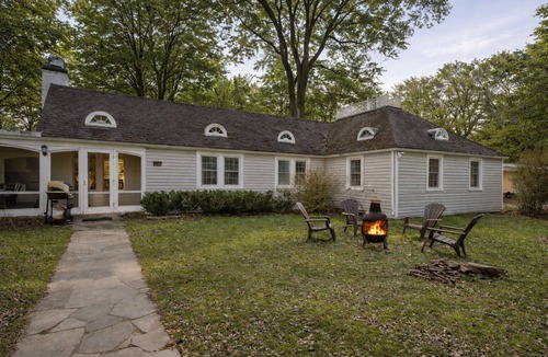 Fort Erie House | Charming Bunk Cottage on Beautiful Bay Beach!