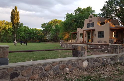 Medanales House | Charming Bunkhouse on a working Ranch in Northern New Mexico!
