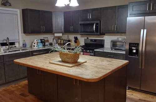 Byrnes Mill House | Charming Byrnes Mill Retreat with WiFi & Fenced Backyard.