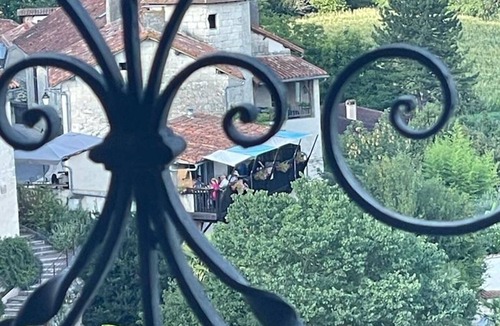 Aubeterre-sur-Dronne House | Charming character home with stunning view