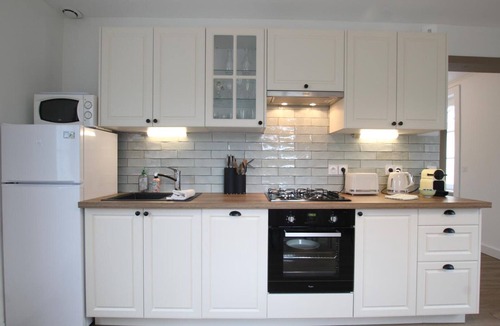 Neuville-en-Beaumont Cottage | Charming countryside house with terrace and private parking