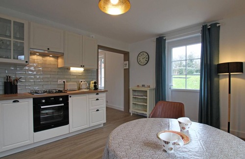 Neuville-en-Beaumont Cottage | Charming countryside house with terrace and private parking