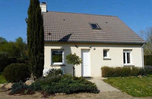 Saint-Jean-le-Thomas Cottage | Charming Coastal Villa with Private Garden, Terrace & Fireplace in Saint-Jean-le-Thomas