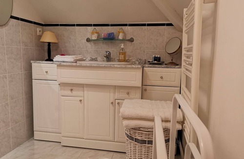 Saint-Valery-en-Caux Bed & Breakfast | Charming chambre d'hote suite 400m from the port.