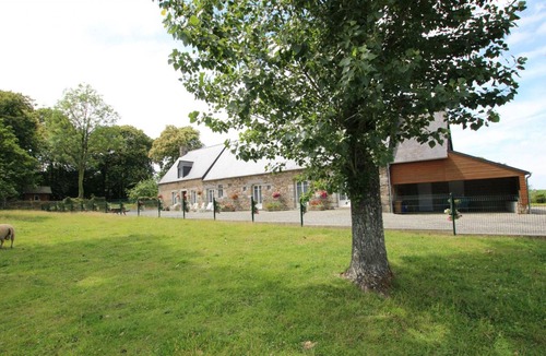 Villedieu-les-Poeles-Rouffigny Cottage | Charming cottage with fireplace and garden in a tranquil setting