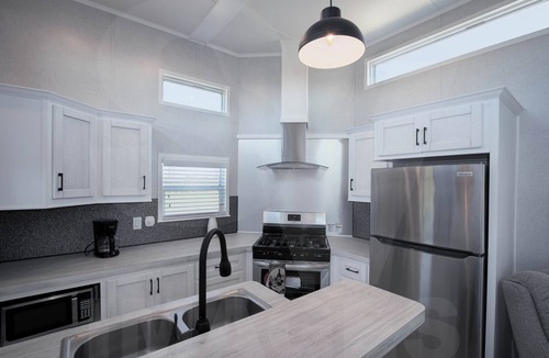 Hamilton Cabin | Charming cabin 14 in Hamilton with AC - perfect for a cozy getaway
