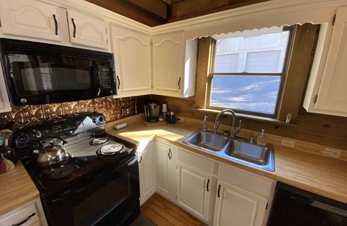 Basye House | Charming cabin at Bryce Resort. Includes ski passes for 6.