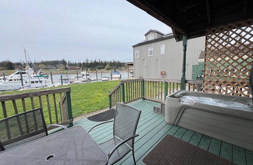 La Conner Cabin | Charming cabin in beautiful La Conner with Hot tub