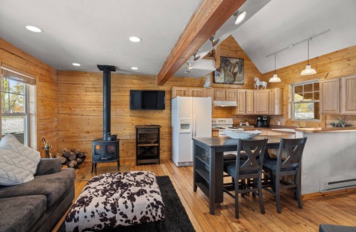 Glenwood Springs Cabin | Charming Cabin in Beautiful Park-Like Setting