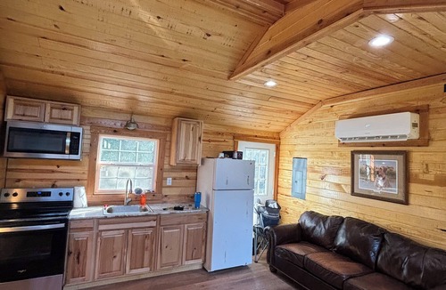 Saint Charles Cabin | Charming cabin in St. Charles, AR just 600 yards from the boat ramp