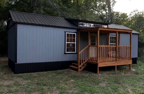 Saint Charles Cabin | Charming cabin in St. Charles, AR just 600 yards from the boat ramp