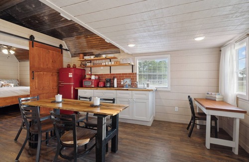 Mart Cabin | Charming Cabin in the Country, 25 mins from Waco, Texas