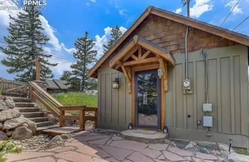 Woodland Park Cabin | Charming cabin in delightful Woodland Park with WiFi