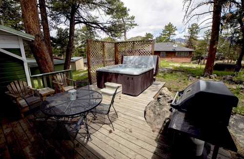 Estes Park Cabin | Charming cabin, next to National Park