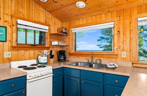 Two Harbors Cabin | Charming cabin only feet from Lake Superior