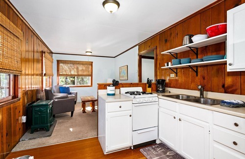 Two Harbors Cabin | Charming cabin only feet from Lake Superior