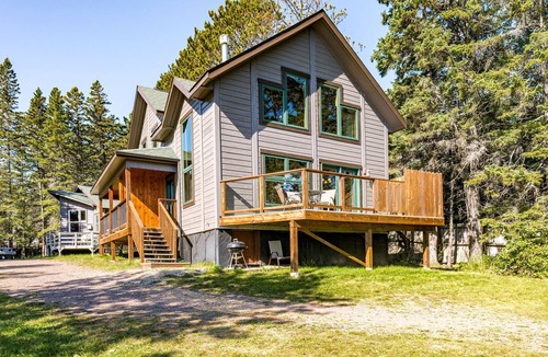 Two Harbors Cabin | Charming cabin only feet from Lake Superior