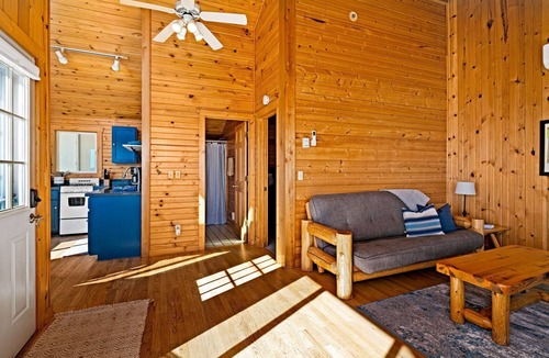 Two Harbors Cabin | Charming cabin only feet from Lake Superior