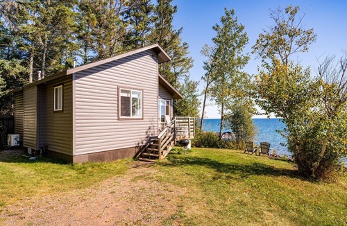 Two Harbors Cabin | Charming cabin only feet from Lake Superior