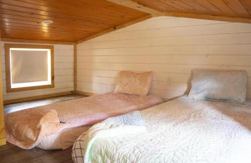 Fidelity Ski Chalet | Charming Cabin - Pondview - Hot Tub